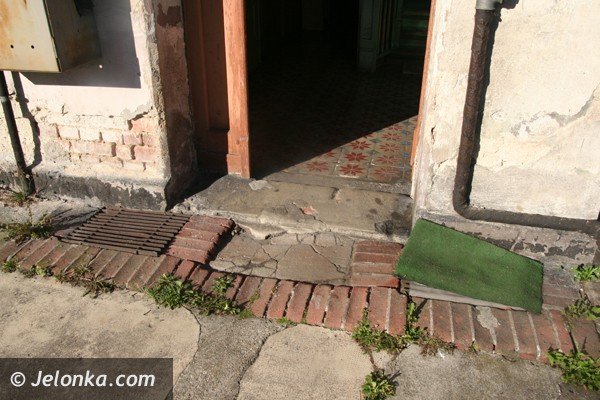lokatorka-z-ul-kamiennej-w-piechowicach-w-tym-domu-nie-da-sie-zyc-foto-42307