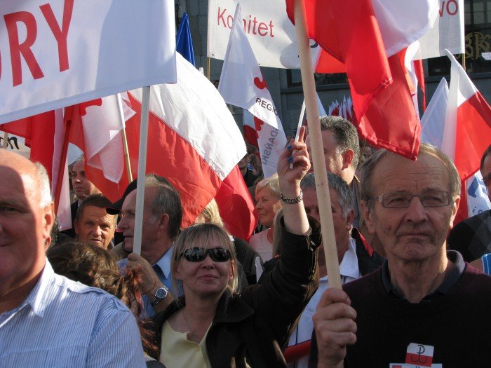 jeleniogorzanie-licznie-uczestniczyli-w-marszu-obudz-sie-polsko-42328