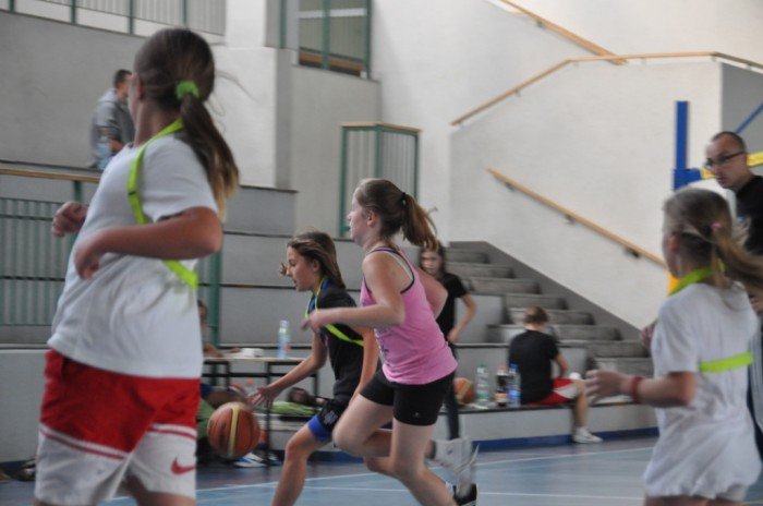 klasa-4-e-bez-porazki-w-wichos-mini-basket-lidze-foto-42335