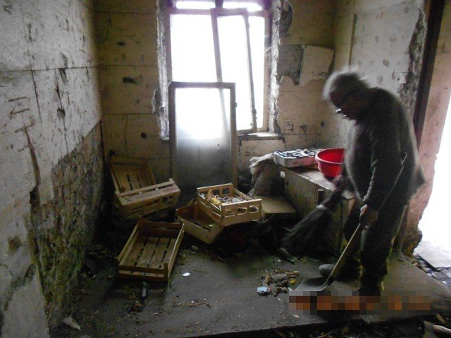 88latek-zyje-w-nieludzkich-warunkach-co-na-to-mops-foto-42342