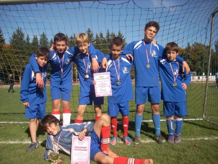 chopcy-z-jeleniogorskich-podstawowek-zagrali-w-futbol-42354