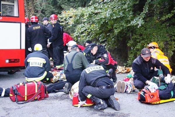 wypadek-autobusu-i-kilku-aut-ponad-50-osob-poszkodowanych-na-szczescie-to-cwiczenia-foto-42509