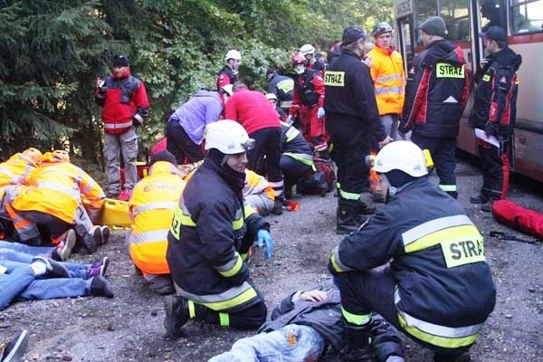 wypadek-autobusu-i-kilku-aut-ponad-50-osob-poszkodowanych-na-szczescie-to-cwiczenia-foto-42509
