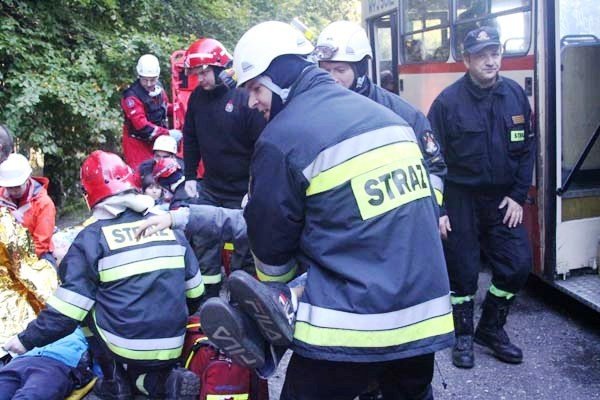 wypadek-autobusu-i-kilku-aut-ponad-50-osob-poszkodowanych-na-szczescie-to-cwiczenia-foto-42509