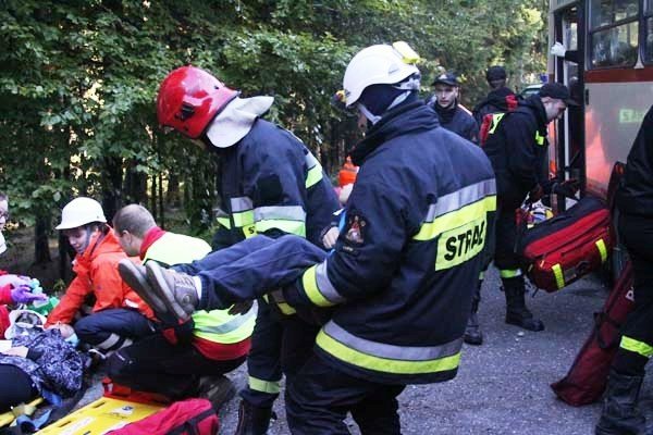 wypadek-autobusu-i-kilku-aut-ponad-50-osob-poszkodowanych-na-szczescie-to-cwiczenia-foto-42509