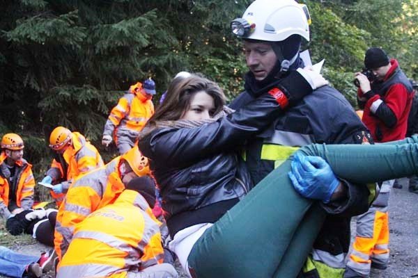 wypadek-autobusu-i-kilku-aut-ponad-50-osob-poszkodowanych-na-szczescie-to-cwiczenia-foto-42509