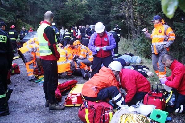 wypadek-autobusu-i-kilku-aut-ponad-50-osob-poszkodowanych-na-szczescie-to-cwiczenia-foto-42509