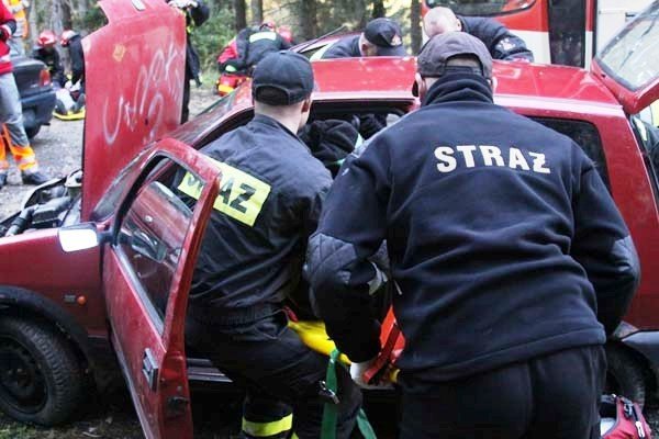 wypadek-autobusu-i-kilku-aut-ponad-50-osob-poszkodowanych-na-szczescie-to-cwiczenia-foto-42509