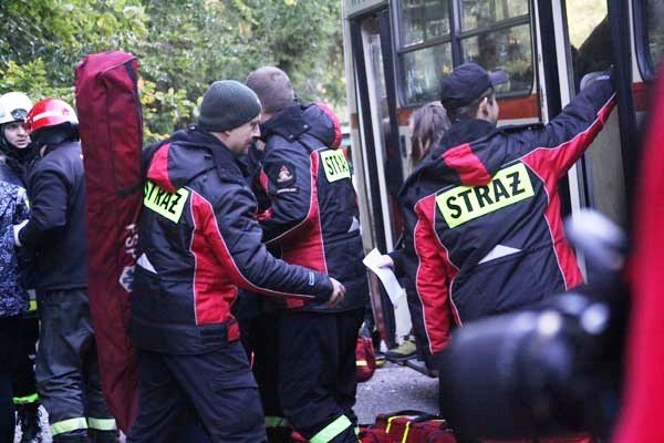 wypadek-autobusu-i-kilku-aut-ponad-50-osob-poszkodowanych-na-szczescie-to-cwiczenia-foto-42509