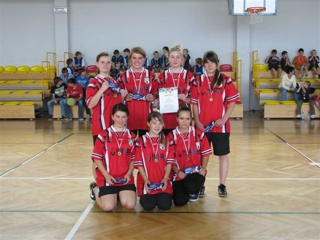 kolejne-zmagania-sportowe-miedzy-szkoami-z-karpacza-i-reichenbach-foto-42510