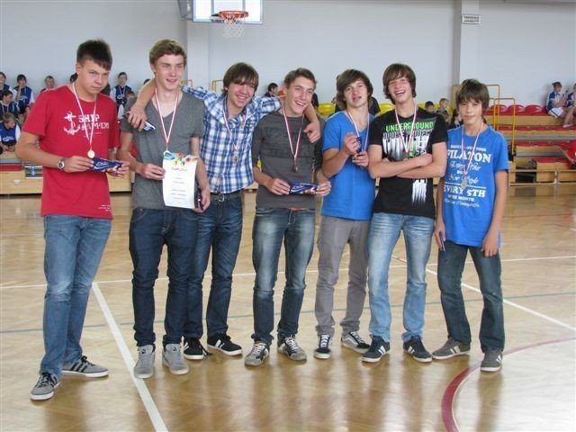kolejne-zmagania-sportowe-miedzy-szkoami-z-karpacza-i-reichenbach-foto-42510