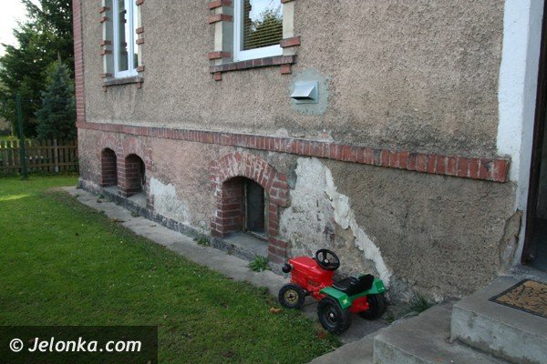 mieszkancy-barlickiego-5-ta-wilgoc-zrujnuje-nam-zdrowie-foto-42534