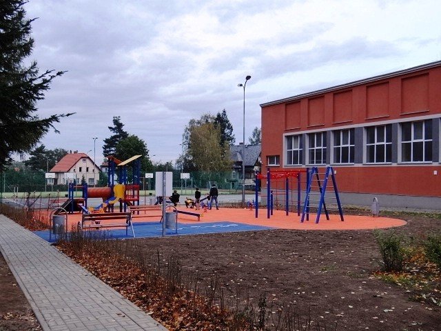 place-i-urzadzenia-dla-dzieci-modziezy-i-dorosych-w-sobieszowie-foto-42540
