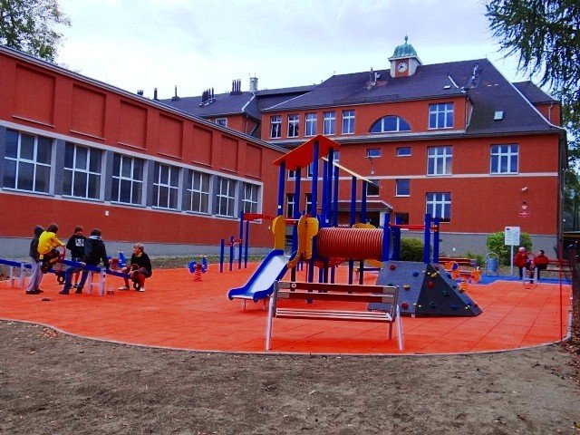 place-i-urzadzenia-dla-dzieci-modziezy-i-dorosych-w-sobieszowie-foto-42540