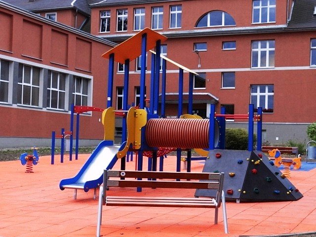 place-i-urzadzenia-dla-dzieci-modziezy-i-dorosych-w-sobieszowie-foto-42540