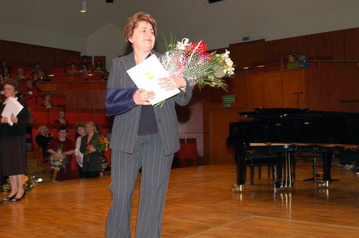 gratulacje-dla-ludmiy-soowiewicz-zasuzonego-nauczyciela-muzyka-wychowawcy-42563