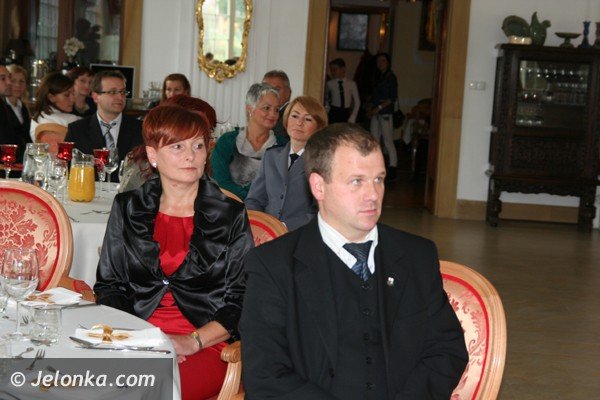 powiatowy-dzien-edukacji-narodowej-w-staniszowskim-paacu-foto-42580