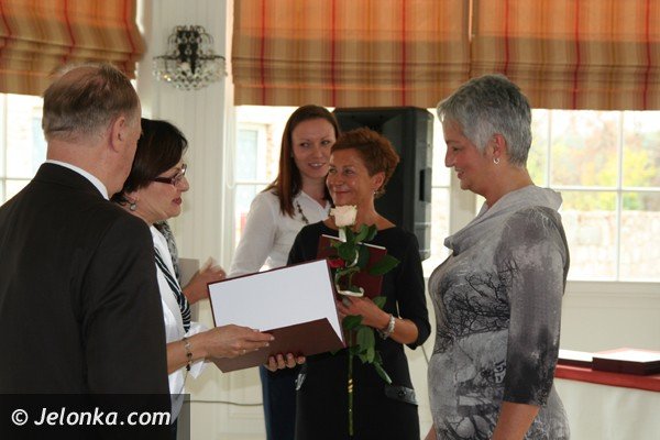 powiatowy-dzien-edukacji-narodowej-w-staniszowskim-paacu-foto-42580