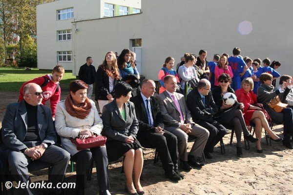 nowe-boisko-na-jeleniogorskim-zabobrzu-foto-42598