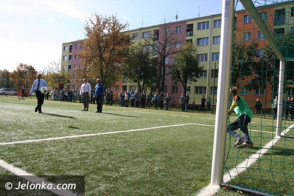 nowe-boisko-na-jeleniogorskim-zabobrzu-foto-42598