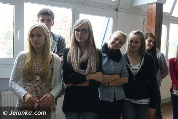 przeglad-zywych-ksiag-w-jeleniogorskim-ii-lo-foto-42728