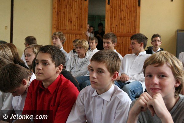 uczniowie-przy-ul-grunwaldzkiej-maja-nowe-boiska-foto-42751