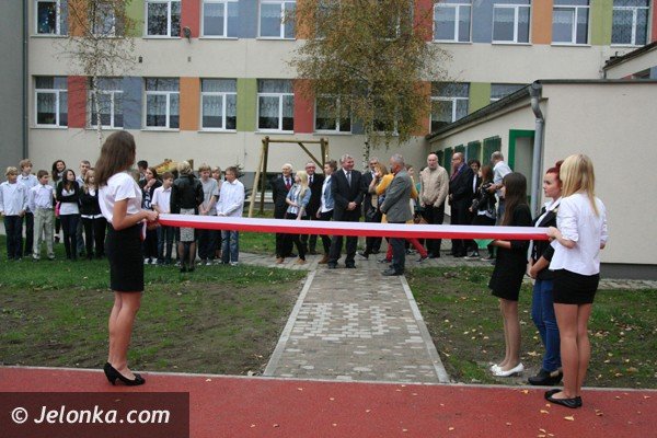uczniowie-przy-ul-grunwaldzkiej-maja-nowe-boiska-foto-42751
