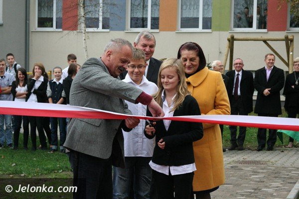 uczniowie-przy-ul-grunwaldzkiej-maja-nowe-boiska-foto-42751