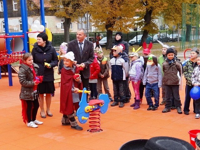 nowy-plac-zabaw-w-sobieszowie-juz-suzy-dzieciom-foto-42755