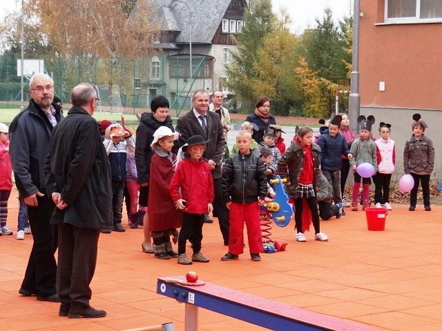 nowy-plac-zabaw-w-sobieszowie-juz-suzy-dzieciom-foto-42755