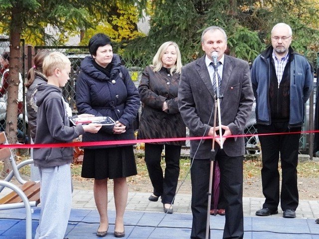 nowy-plac-zabaw-w-sobieszowie-juz-suzy-dzieciom-foto-42755