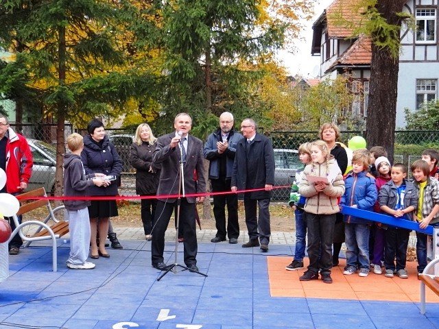 nowy-plac-zabaw-w-sobieszowie-juz-suzy-dzieciom-foto-42755