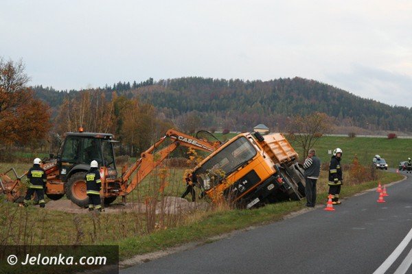 ciezarowka-w-rowie-obok-zalewu-w-sosnowce-foto-42770