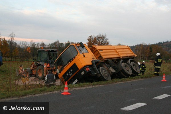 ciezarowka-w-rowie-obok-zalewu-w-sosnowce-foto-42770