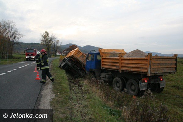 ciezarowka-w-rowie-obok-zalewu-w-sosnowce-foto-42770