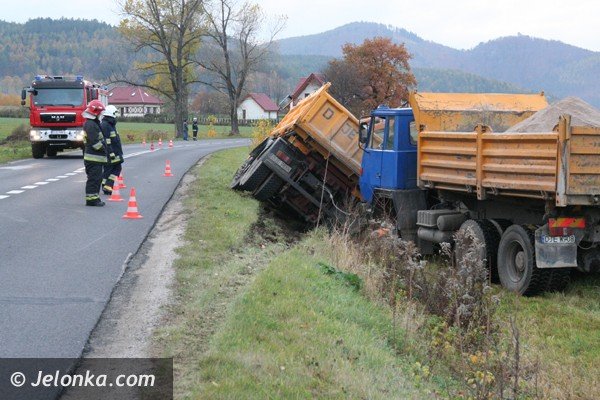 ciezarowka-w-rowie-obok-zalewu-w-sosnowce-foto-42770