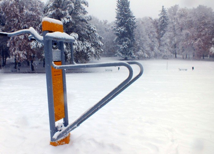 fitnes-na-wzgorzu-kosciuszki-jeleniogorzanie-cwicza-tu-nawet-w-sniegu-foto-42786