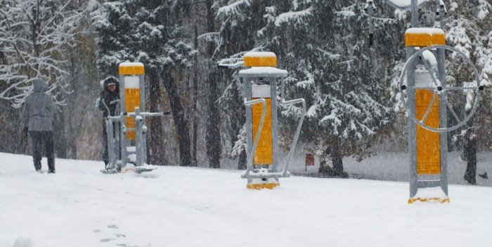 fitnes-na-wzgorzu-kosciuszki-jeleniogorzanie-cwicza-tu-nawet-w-sniegu-foto-42786