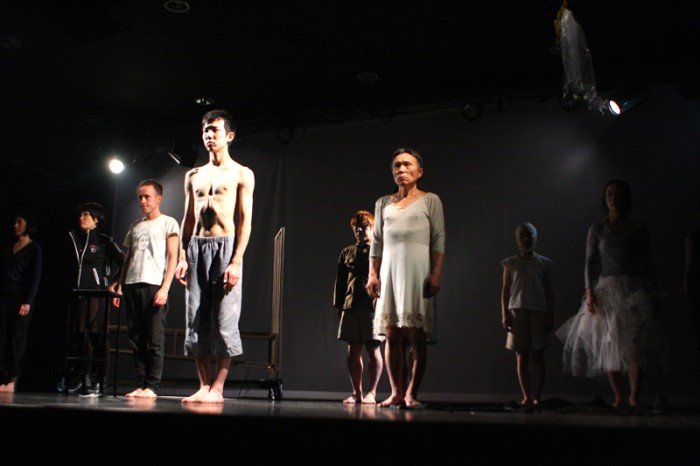 japonski-teatr-ekspresji-o-wadzy-przemocy-sprawiedliwosci-foto-42797