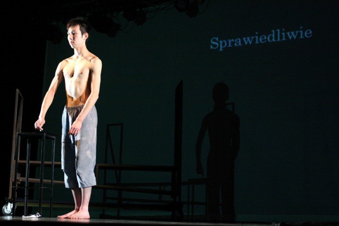 japonski-teatr-ekspresji-o-wadzy-przemocy-sprawiedliwosci-foto-42797