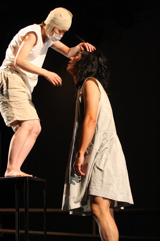 japonski-teatr-ekspresji-o-wadzy-przemocy-sprawiedliwosci-foto-42797
