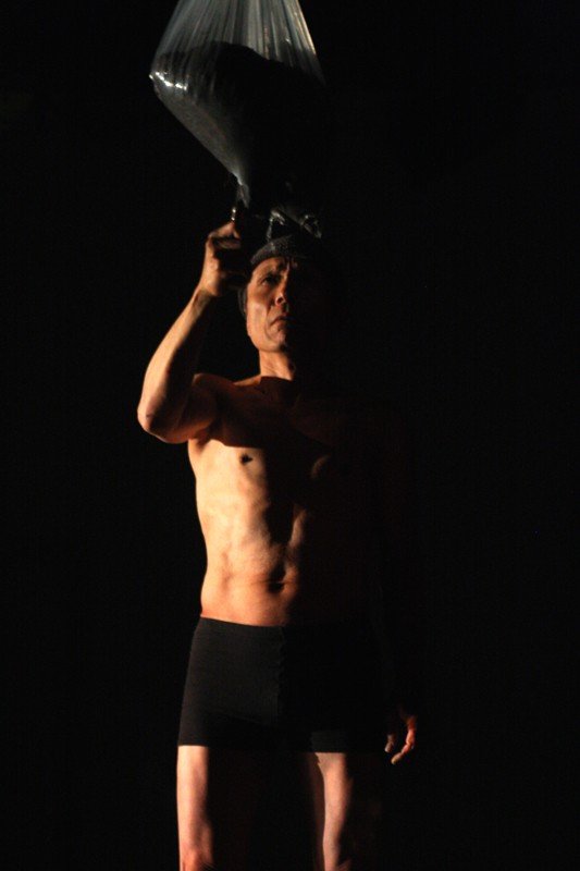 japonski-teatr-ekspresji-o-wadzy-przemocy-sprawiedliwosci-foto-42797
