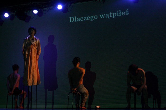 japonski-teatr-ekspresji-o-wadzy-przemocy-sprawiedliwosci-foto-42797