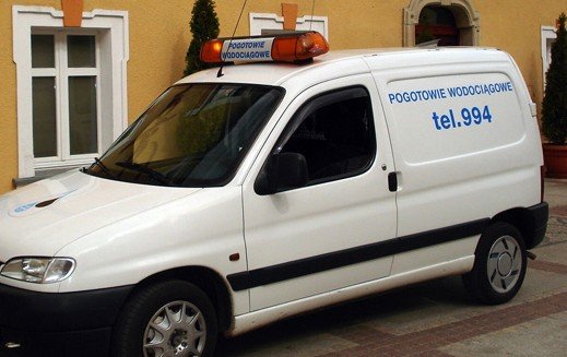 lokatorzy-z-komedy-trzcinskiego-czekaja-na-wode-42848