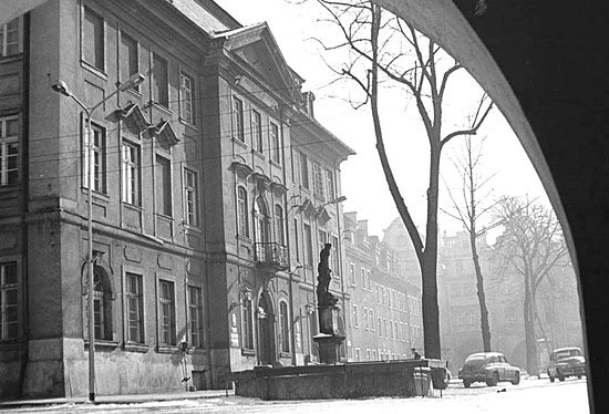 Kiedyś po lewej stronie był sklep rybny, a dziś – galeria sztuki.