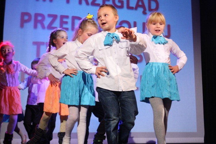 przedszkolaki-spiewajaco-i-tanecznie-o-miosci-do-ojczyzny-foto-42948