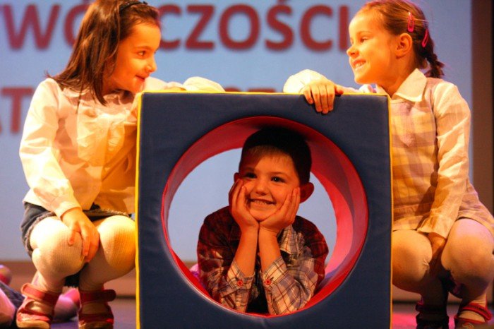 przedszkolaki-spiewajaco-i-tanecznie-o-miosci-do-ojczyzny-foto-42948