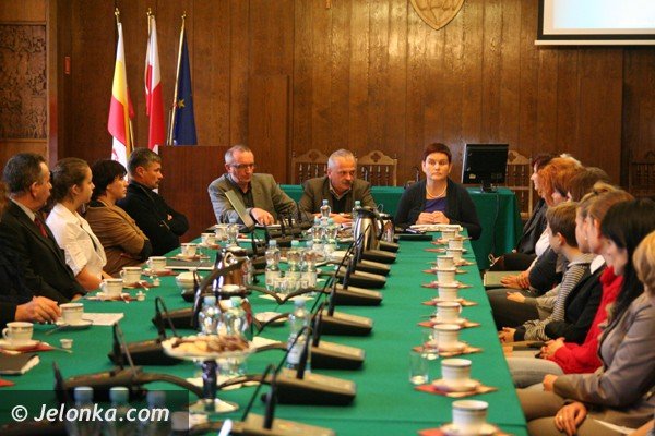 przewodnik-dla-gimnazjalistow-recepta-na-wyludnianie-sie-jeleniej-gory-foto-42967