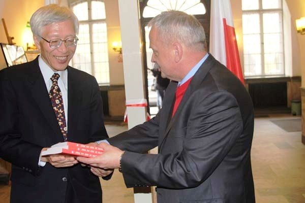 japonczycy-przekazali-jeleniej-gorze-sup-pokoju-42993
