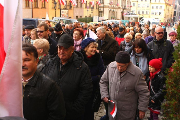radosne-i-spokojne-obchody-dnia-niepodlegosci-foto-43029